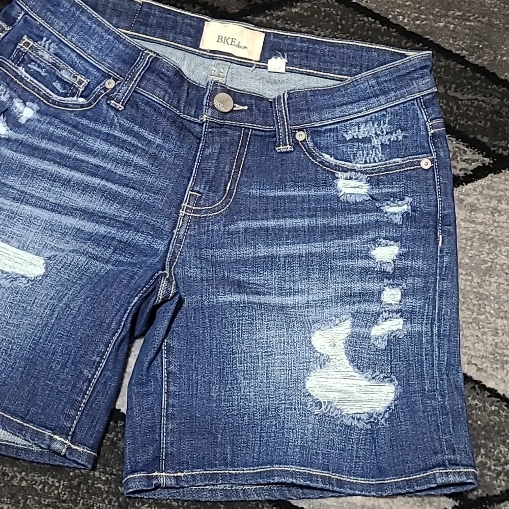 BKE DISTRESSED DENIM JEAN SHORTS
